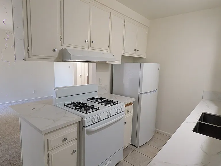 4867 Santa Cruz Ave #4 — Photo 7