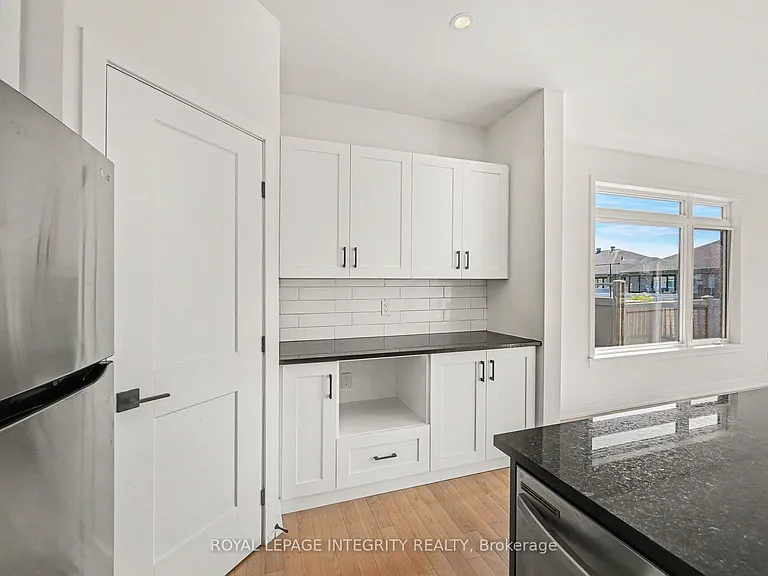 148 Thomas St S — Photo 10