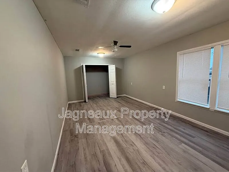 3 bed, 1.0 bath, $1,200 — Photo 4