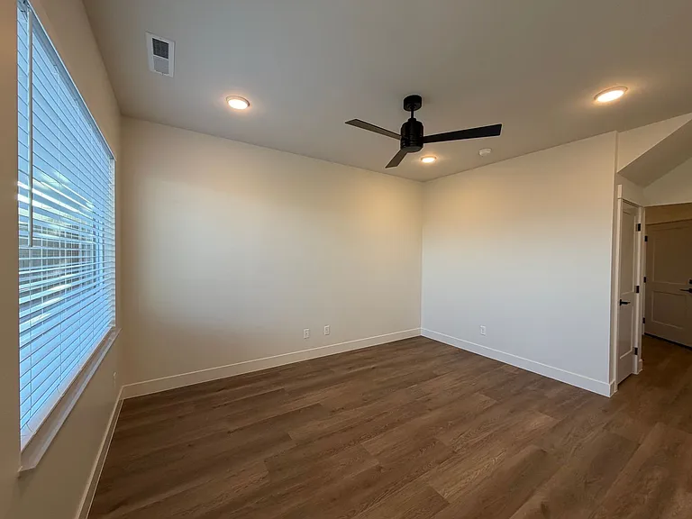 602 E Hemsworth Ln — Photo 8