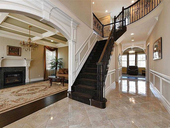 4th image of 1016 Dartmouth Ln