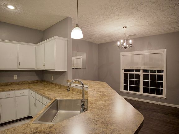 5th image of 12 Harding Dr