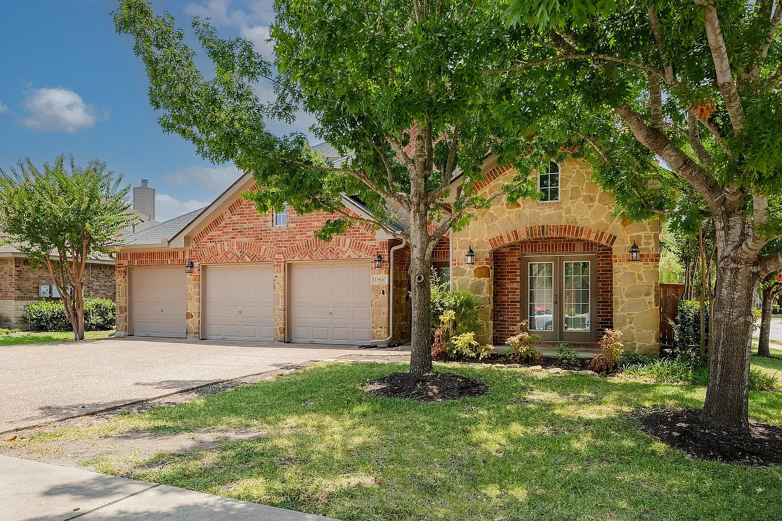4 bed, 2850 sqft, $2,594 — Photo 1