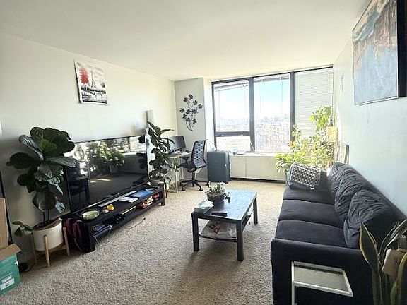 3rd image of 3930 N Pine Grove Ave APT 1402