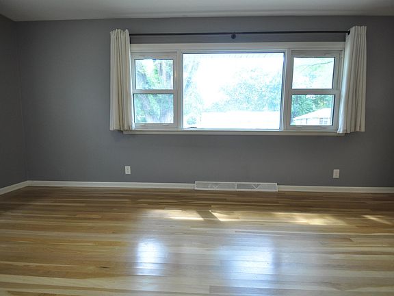 3rd image of 1806 SW Meadow Ln