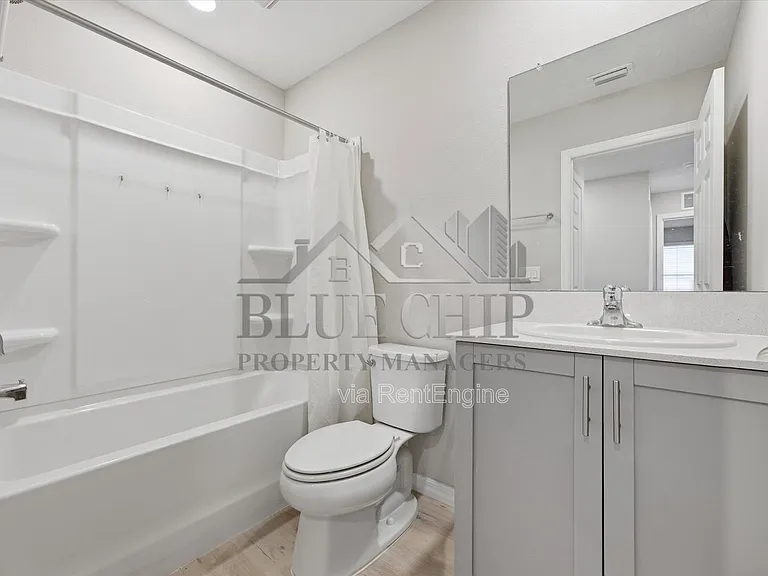 12937 Camarillo Pl — Photo 26