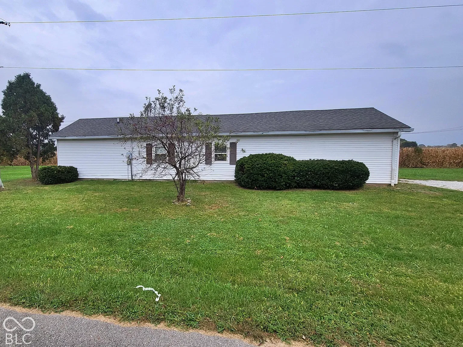 3 bed, 1.0 bath, 1040 sqft, $1,350 — Photo 1