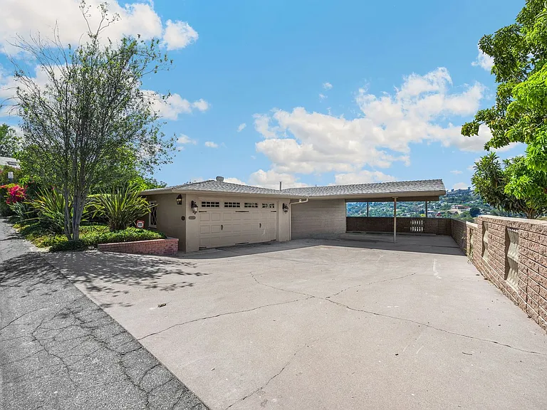 1071 E Avocado Crest Rd — Photo 35