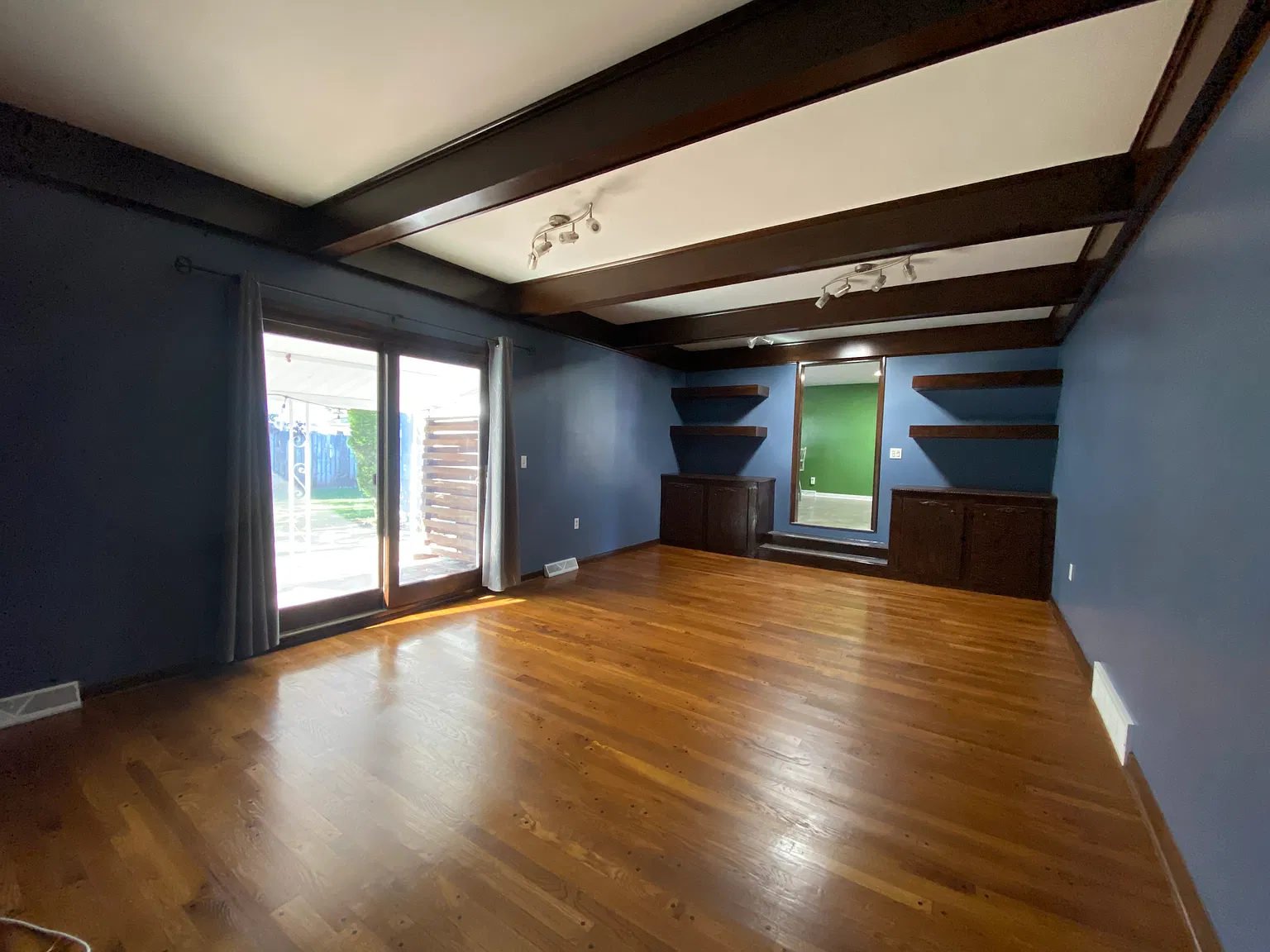 3 bed, 2.5 bath, 2070 sqft, $2,900 — Photo 2