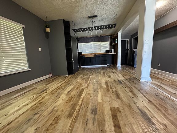 4th image of 3084 Emory Rd.