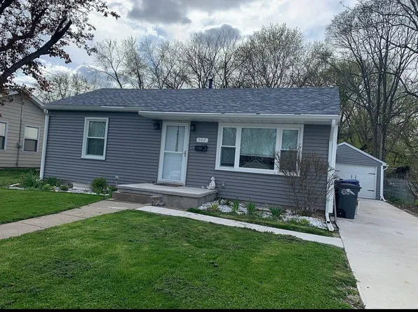 940 31st St, Bettendorf, IA 52722