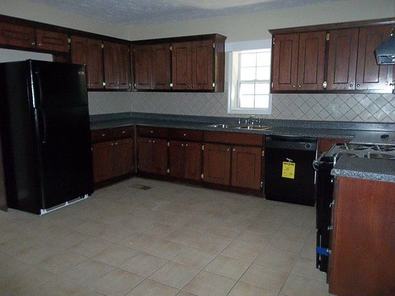 http://www.propertyboss.net/CustomerImages/EXCALIBR_92531/media/Properties/11%20Emory%20St%20(DOM)/z