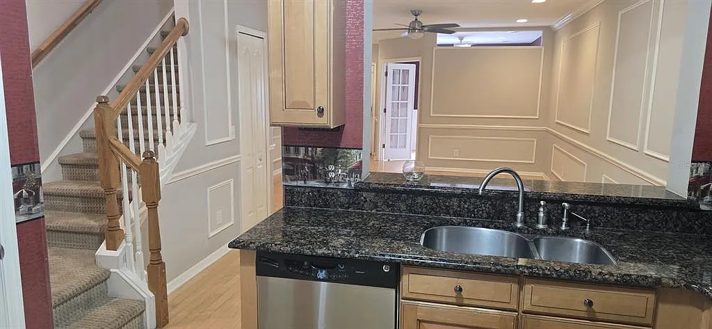 3 bed, 2.5 bath, 1383 sqft, $1,950 — Photo 4