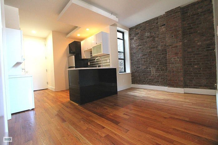 2nd image of 871 Knickerbocker Ave #2B