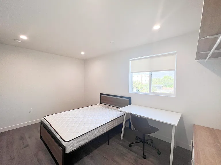 1439 W 37th Dr — Photo 15