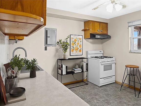 5th image of 813 Lynda Ln #A