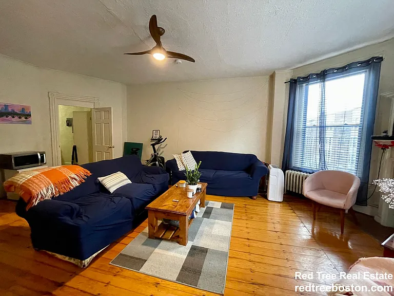 914 Beacon St #2 — Photo 3