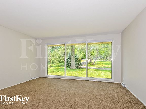 3rd image of 14 Rolling Hills Dr