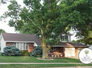 505 Oak Dr, Wayne, NE 68787