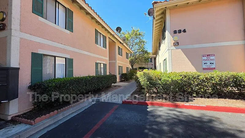 2 bed, 1.0 bath, $2,400 — Photo 2