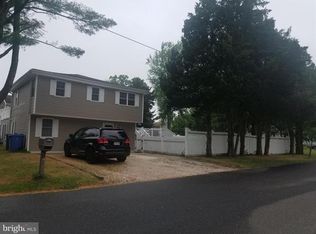 40 Oak St, Manahawkin, NJ 08050