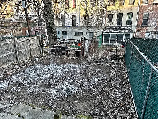 Rented by Max Apt LLC | media 41