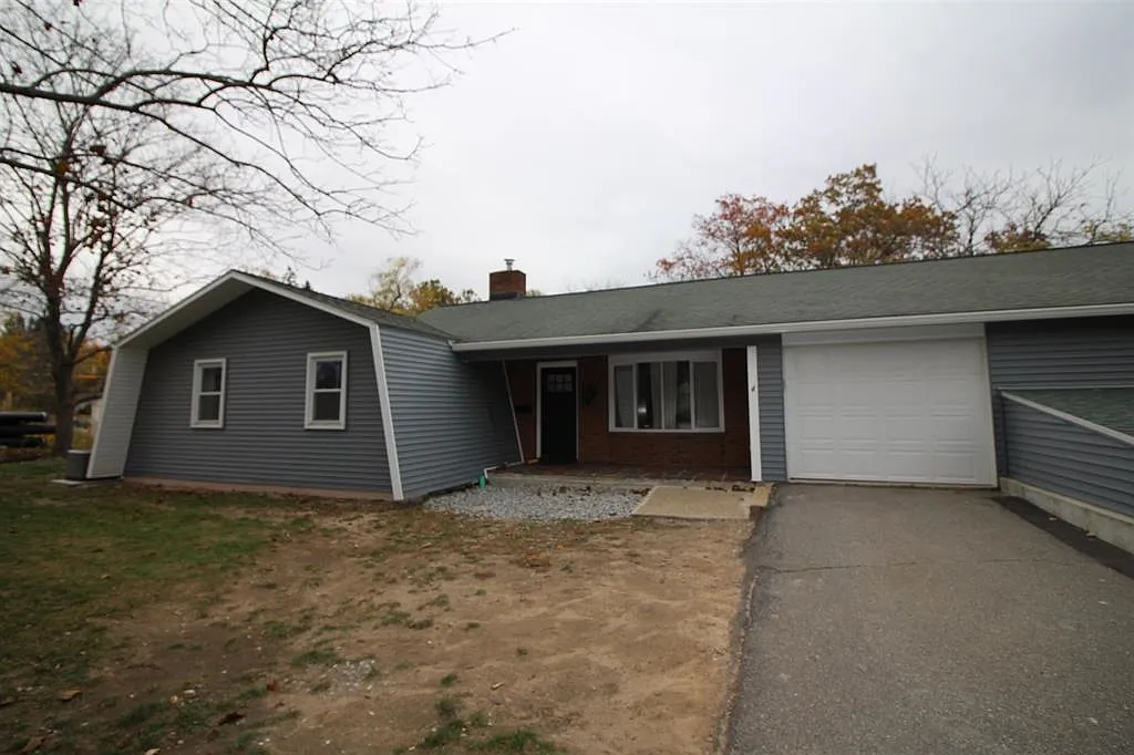 4 bed, 5.0 bath, 3017 sqft, $3,600 — Photo 1