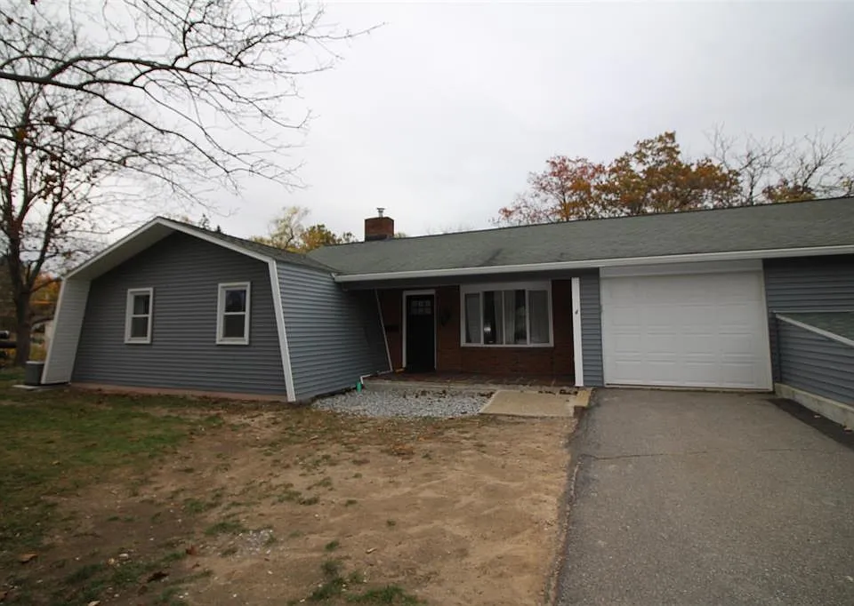 4 Ferland Dr