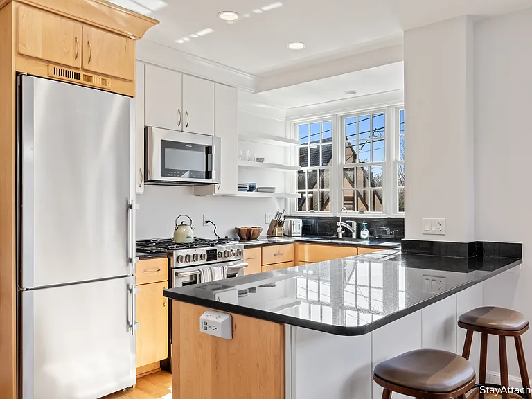4464 Greenwich Pkwy NW — Photo 6