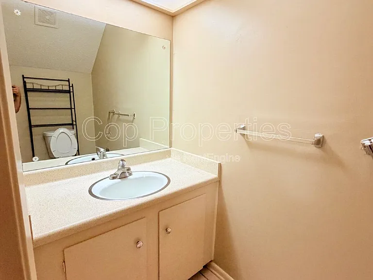811 Jackson Keller Rd #3 — Photo 8