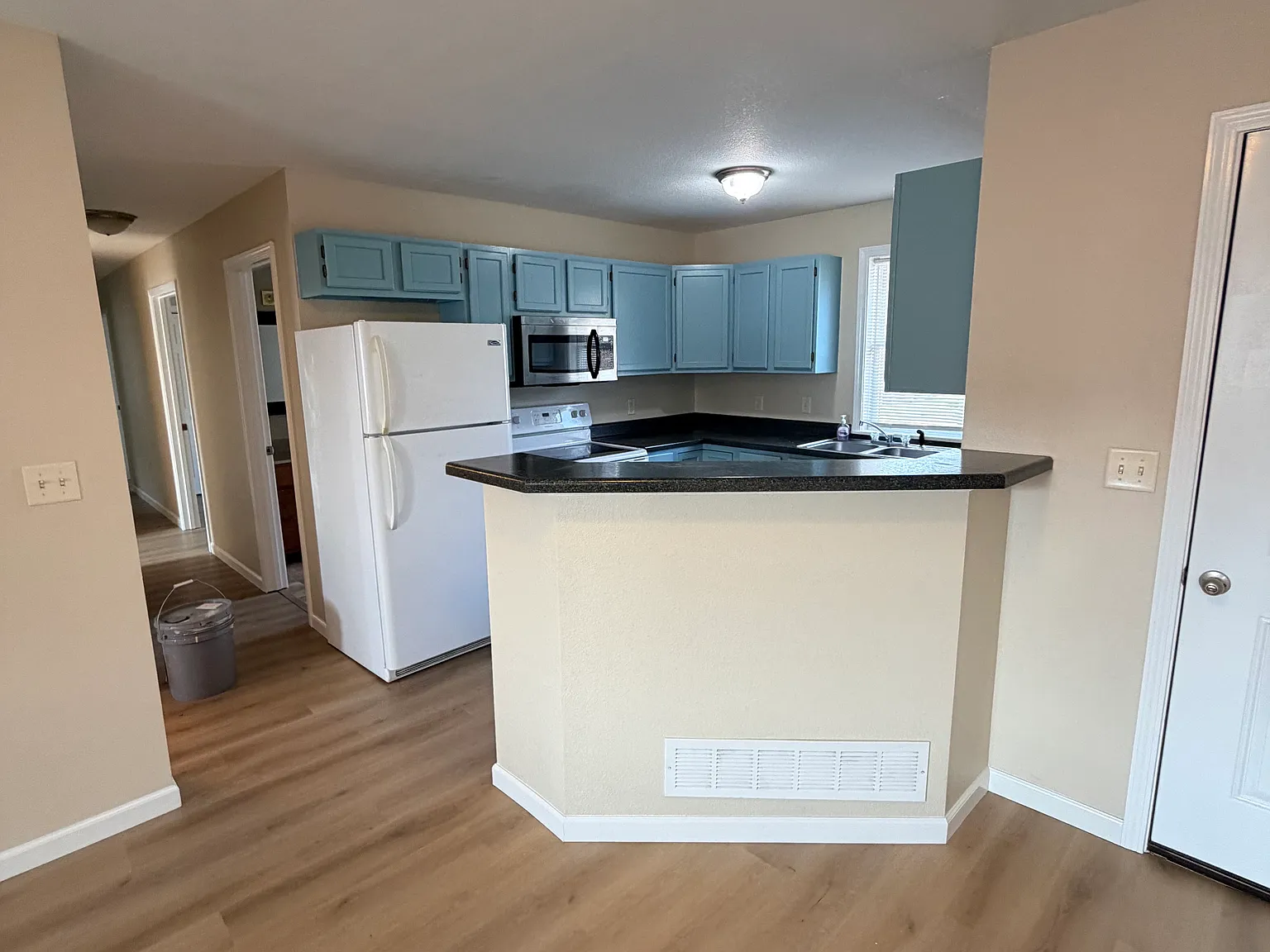 4 bed, 1800 sqft, $1,500 — Photo 2