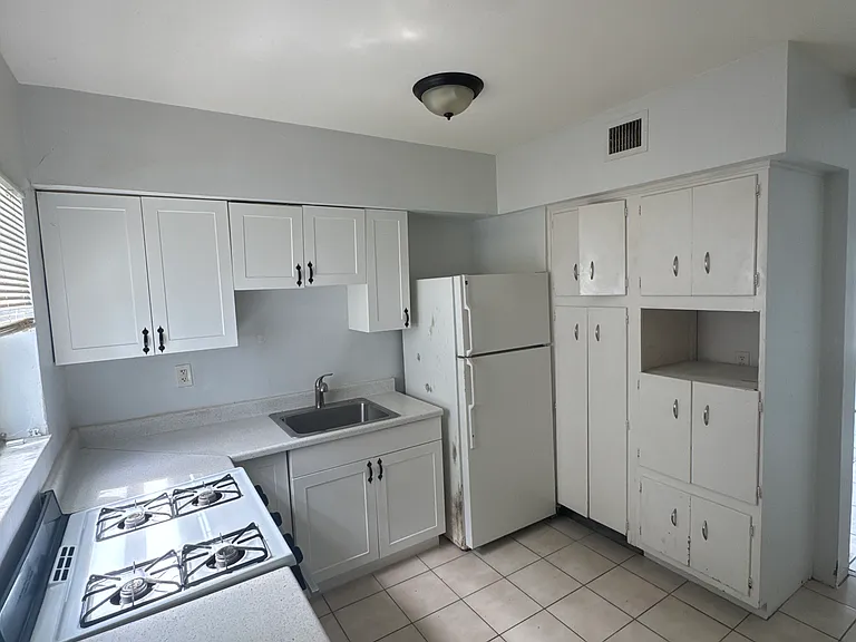1440 NE 171st St #2 — Photo 2