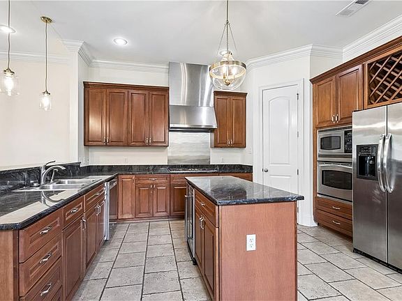 5th image of 601 N Woodlawn Ave