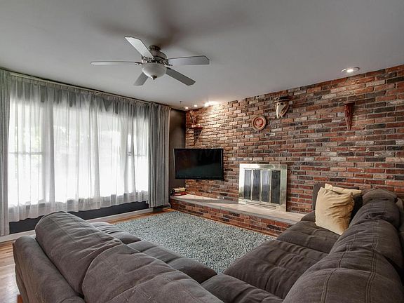 4th image of 5371 Walshire Dr