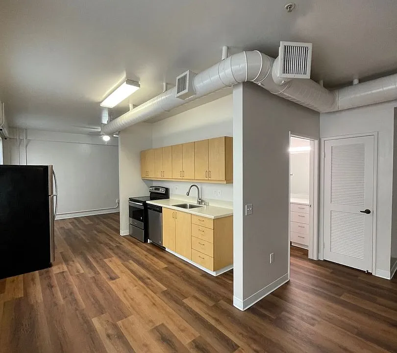 1041-1045 6th Ave
