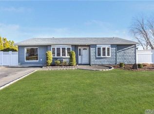 8 Mount Rainier Ave, Farmingville, NY 11738