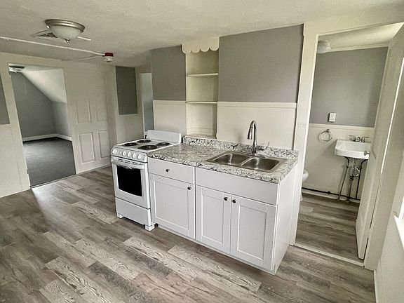 4th image of 656 Main St #3