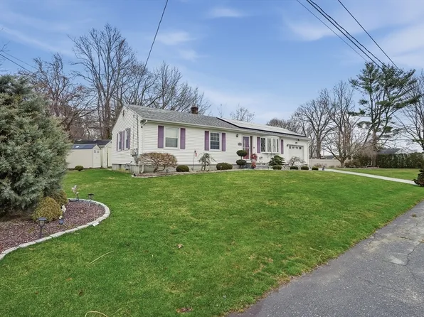572 Bartlett St, Acushnet, MA 02743