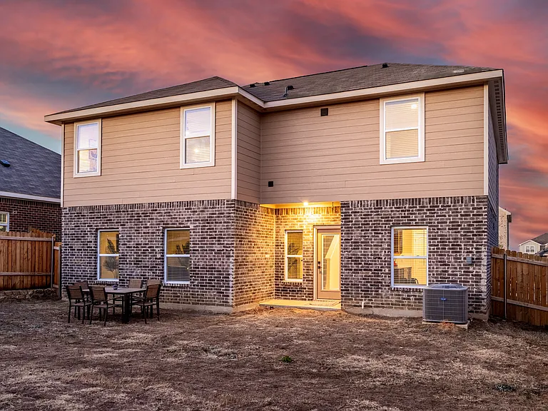 7640 Noble Oaks Dr — Photo 60