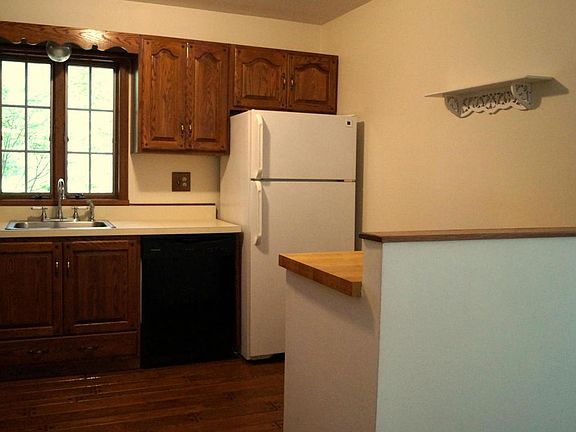 4th image of 2 Cedar Ct #2