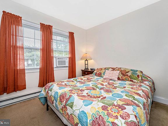 4th image of 110 Carnival Dr