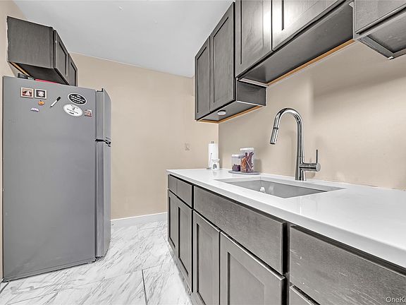 4th image of 2830 Briggs Avenue #4F