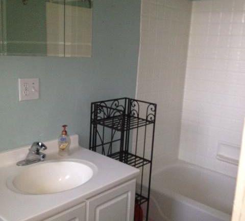 4th image of 5100 N Winchester Ave