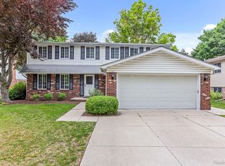 43300 Oakbrook Ct, Canton, MI 48187