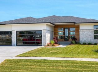 1135 SE Grant Woods Ct, Waukee, IA 50263