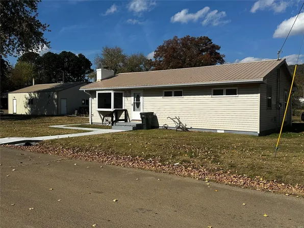 211 E Walnut St, Pilot Knob, MO 63663