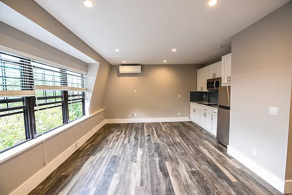 Rented by Realty 2000 Corp | media 20