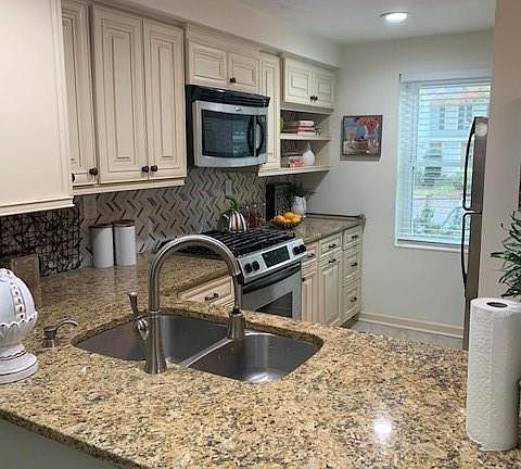 5th image of 871 Regal Path Ln