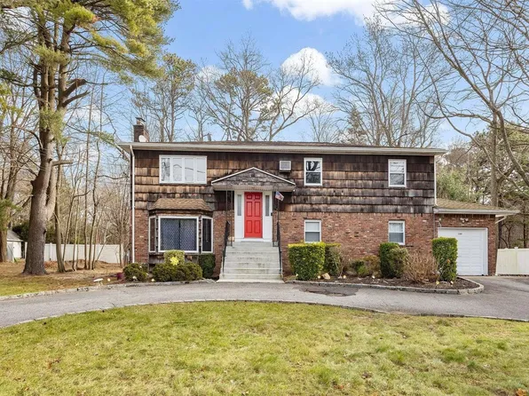 1144 Carlls Straight Path, Dix Hills, NY 11746