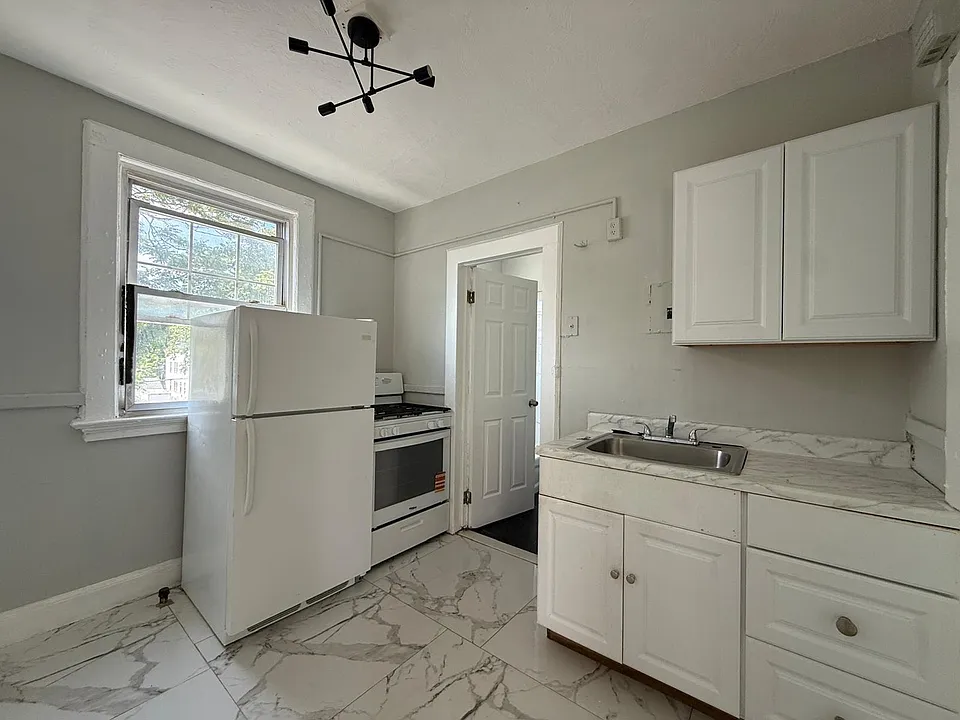 163-165 Brookdale Ave #C